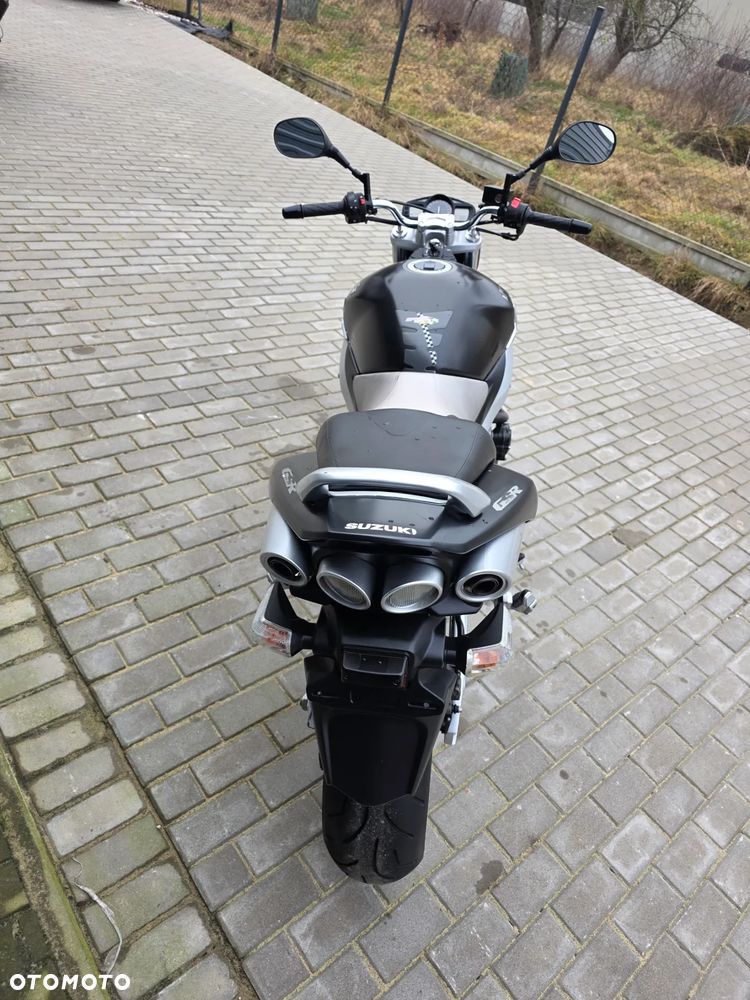 Suzuki GSR - 28