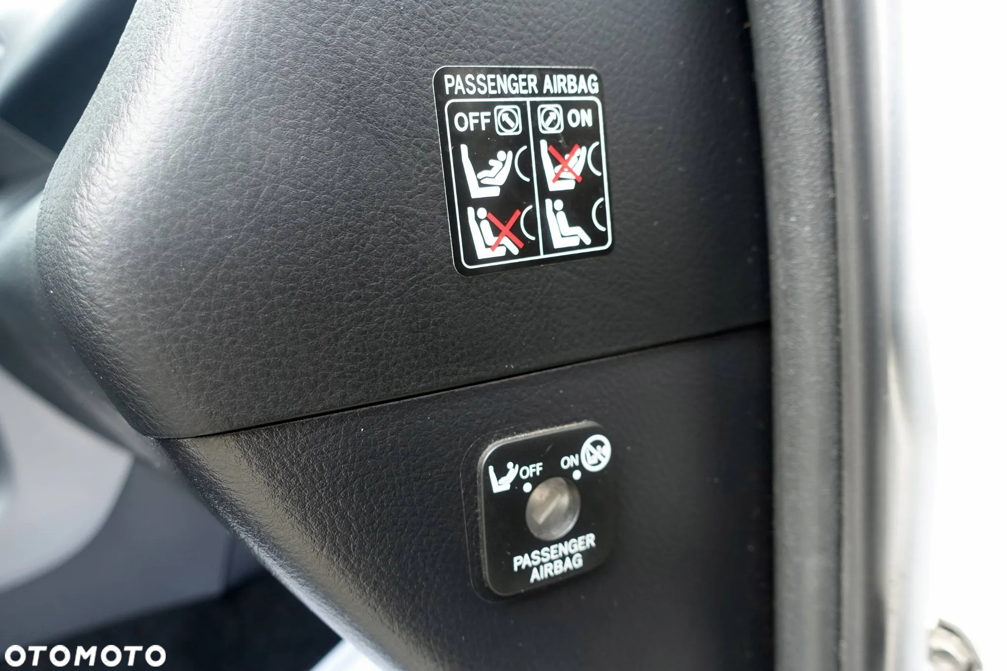 Toyota RAV4 2.2 D-CAT Premium - 27