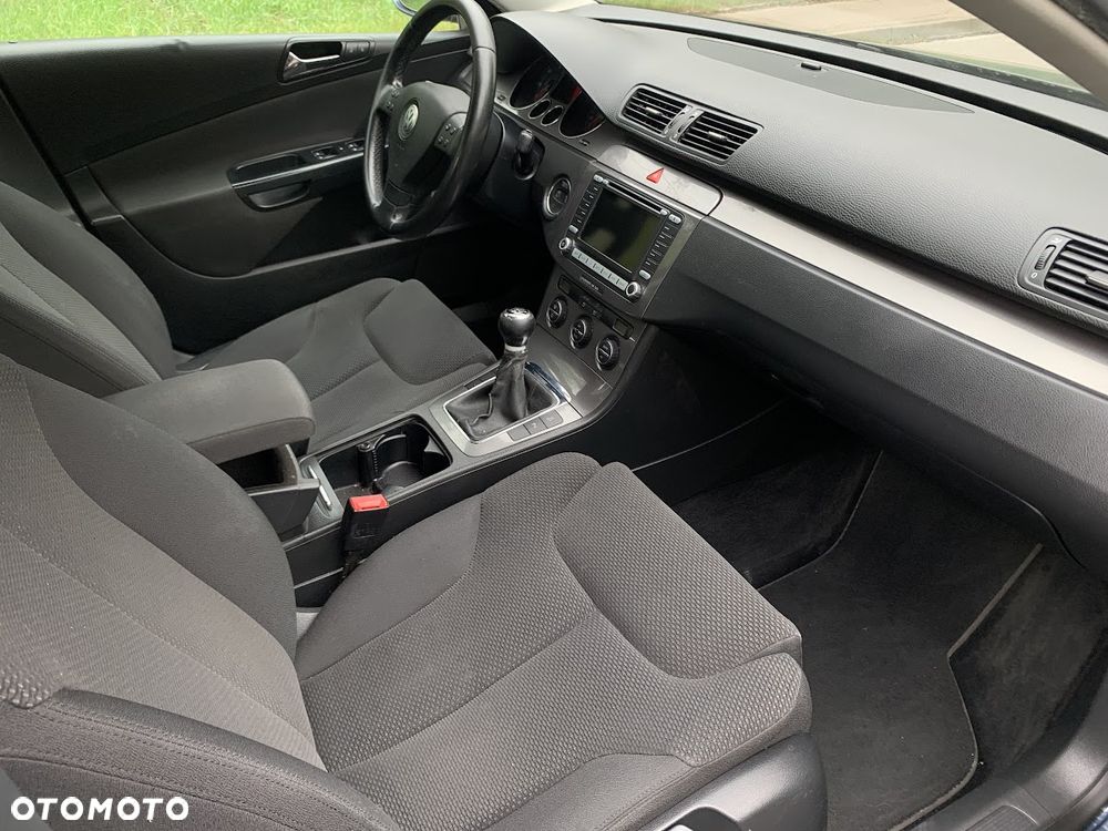 Volkswagen Passat 1.9 TDI DPF BlueMotion - 13