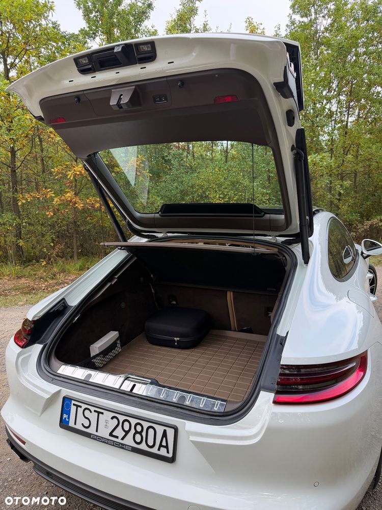 Porsche Panamera 4 E-Hybrid - 11