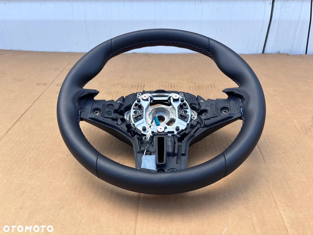 BMW X5 G05 X6 G06 X7 G07 Lift LCI Kierownica Sportowa M Ładna Nić Czerwono Niebieska Oryginalna 5A4B4A7 32305A4B4A7 Wibracje Łopatki 3085928 - 3