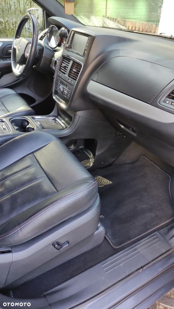 Dodge Grand Caravan - 28