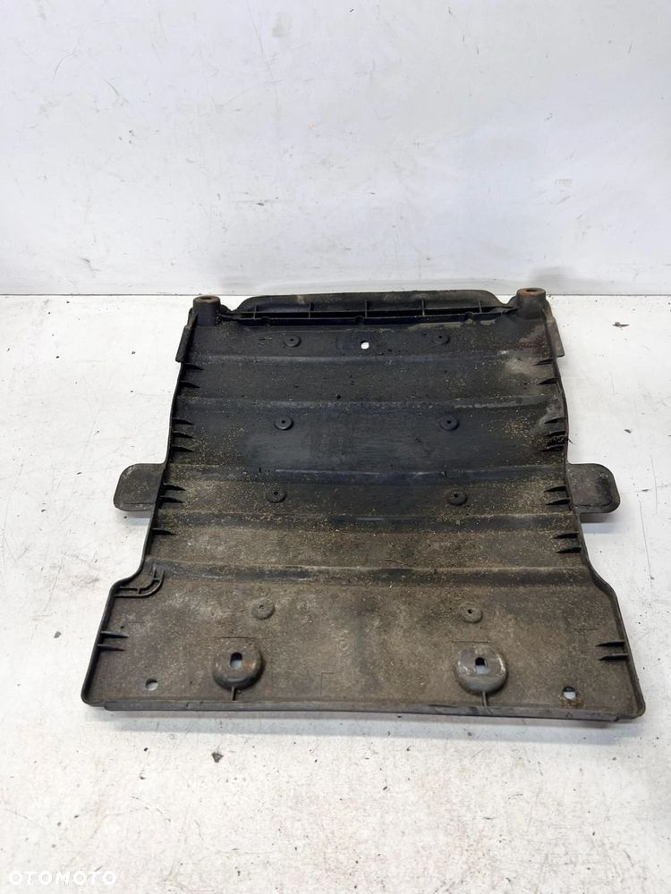 OSŁONA PŁYTA PODWOZIA AUDI A3 8V VOLKSWAGEN SEAT SKODA 5Q0825230H 102/26 - 2