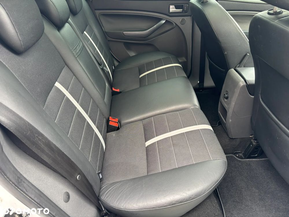 Ford Kuga 2.0 TDCi 2x4 Titanium - 14