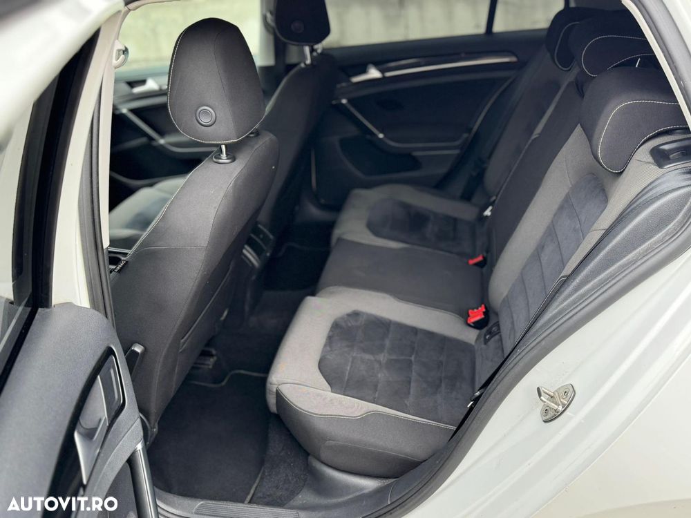Volkswagen Golf - 11