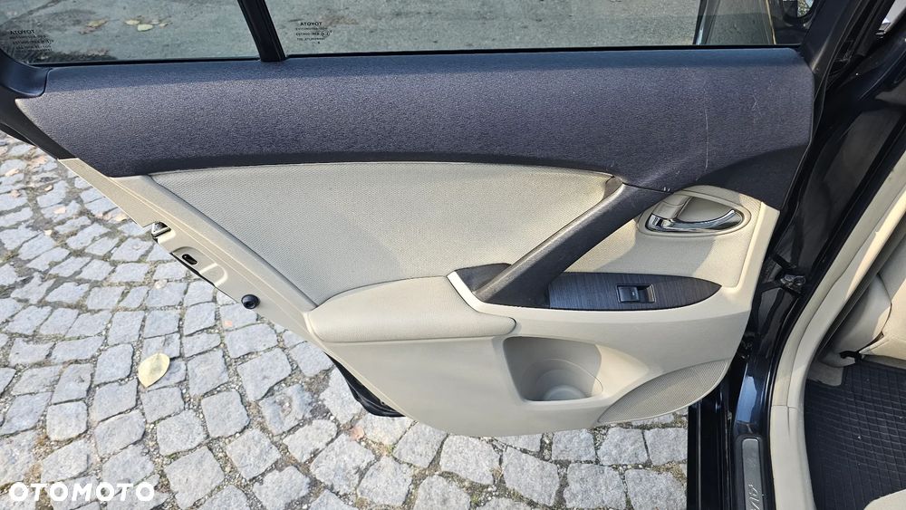 Toyota Avensis - 14