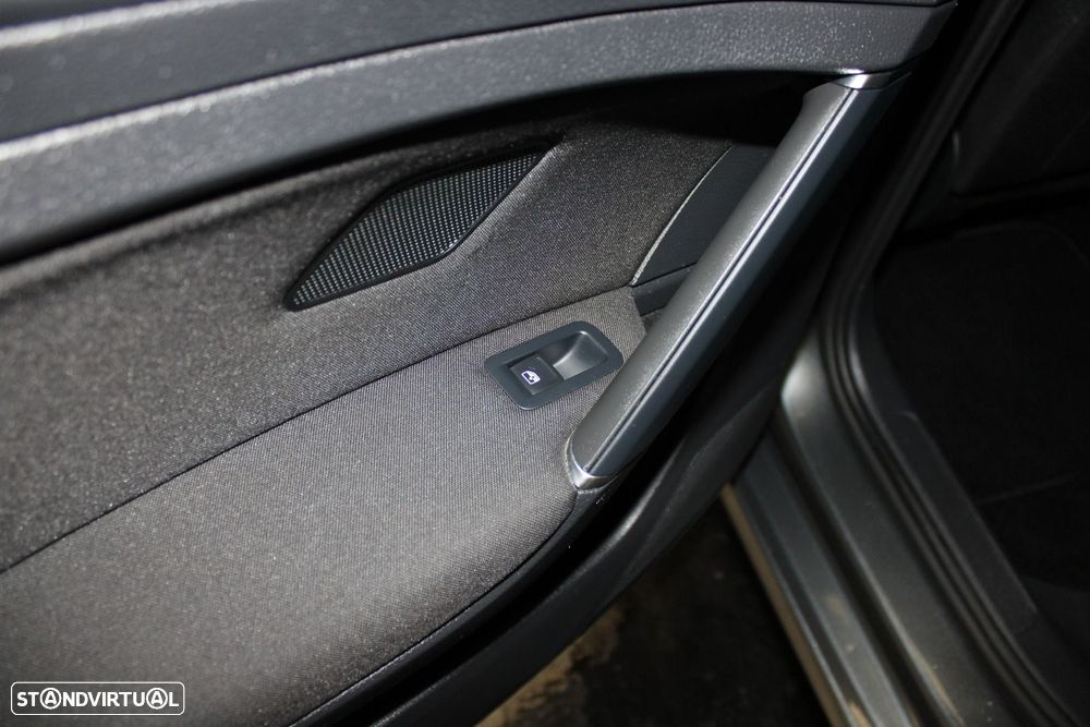 VW Golf Variant 1.6 TDi Confortline - 25