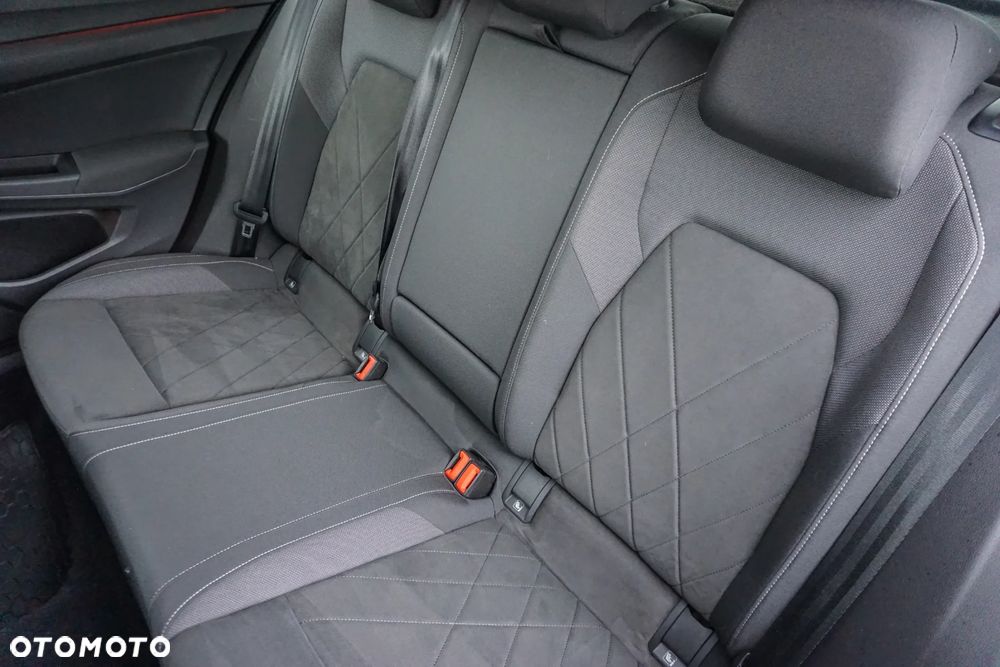 Volkswagen Golf VIII 1.5 eTSI EVO Life DSG - 12