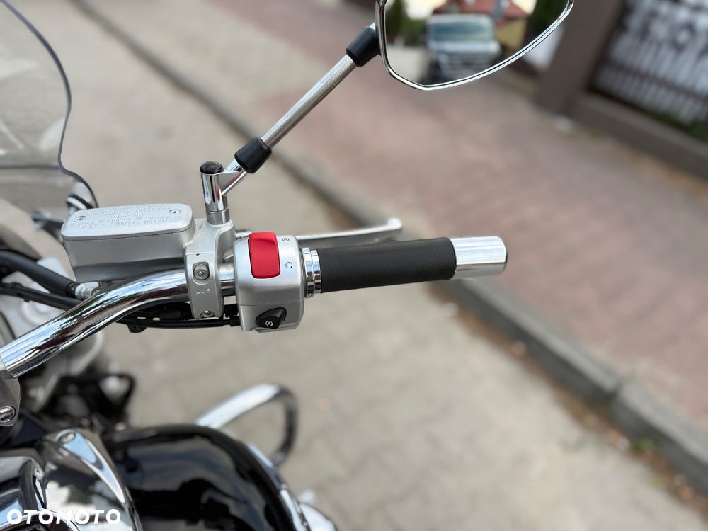 Suzuki Intruder - 25