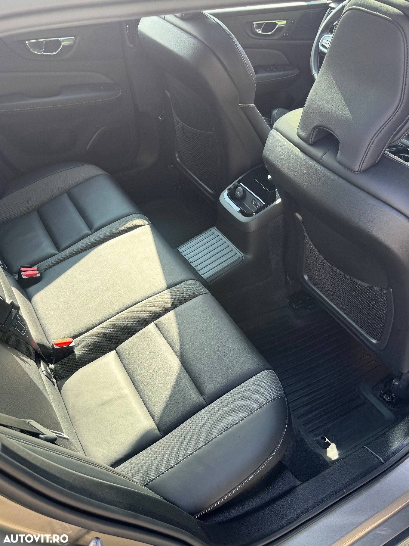 Volvo V60 T6 AWD Recharge Geartronic RDesign Expression - 18