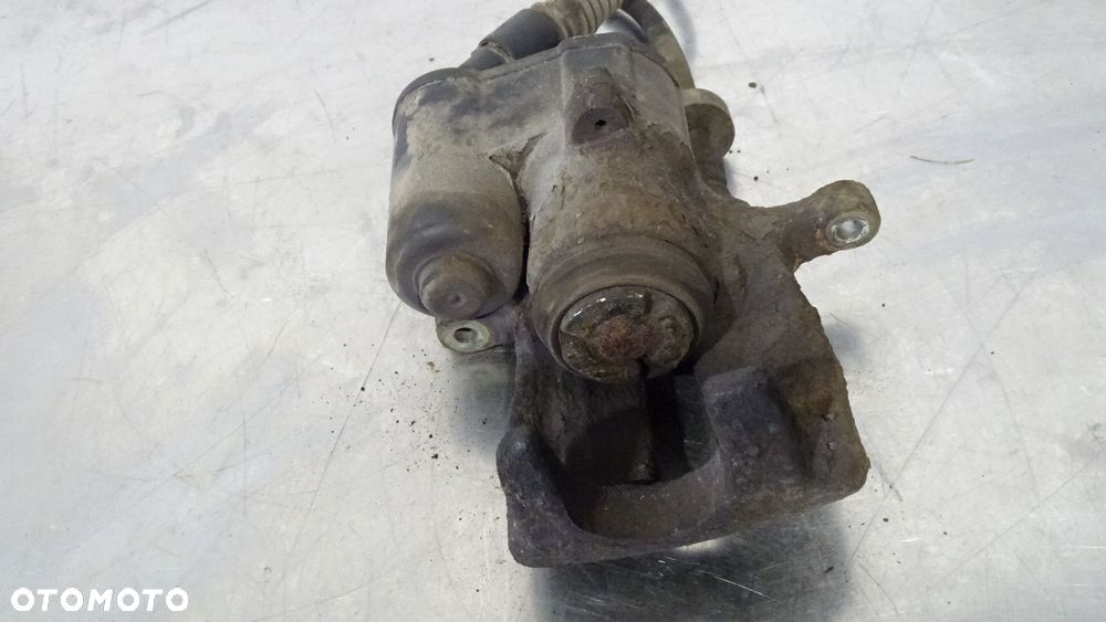 ZACISK HAMULCA PRAWY TYŁ AUDI A6 C6 2.7TDI - 2