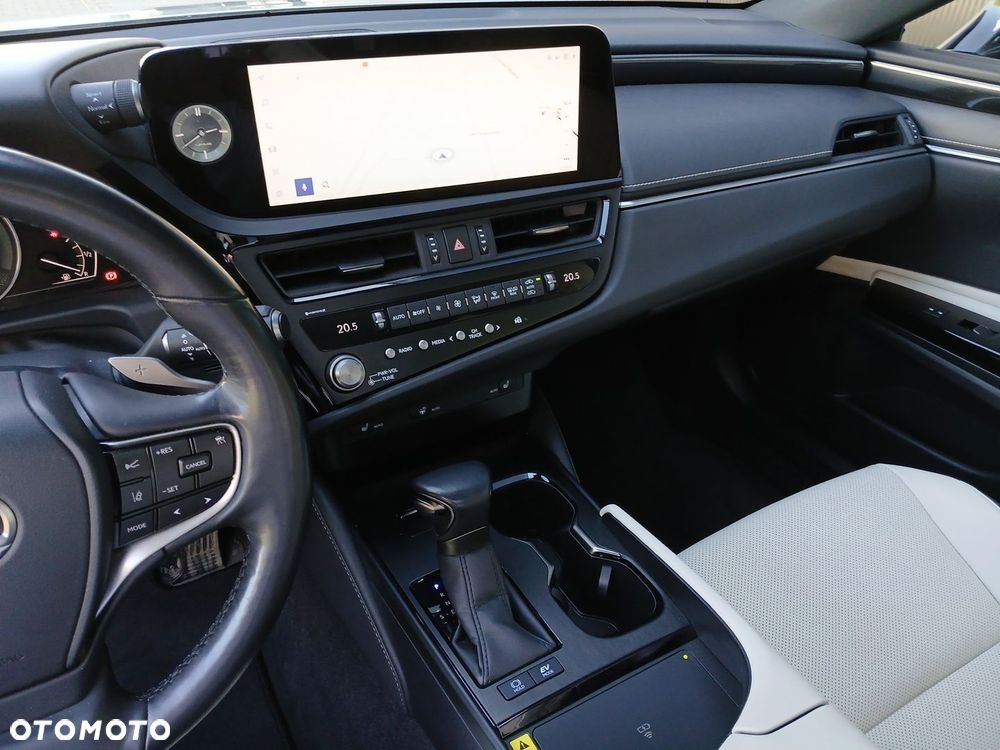 Lexus ES 300h Business Edition - 26