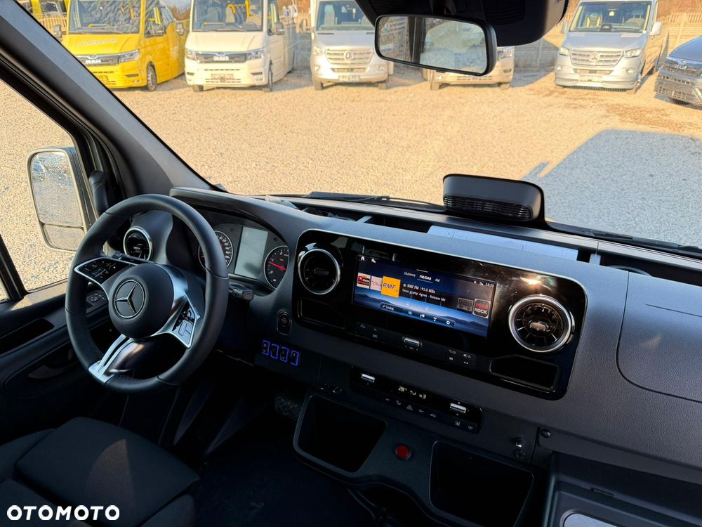 Mercedes-Benz Sprinter 519 - 21