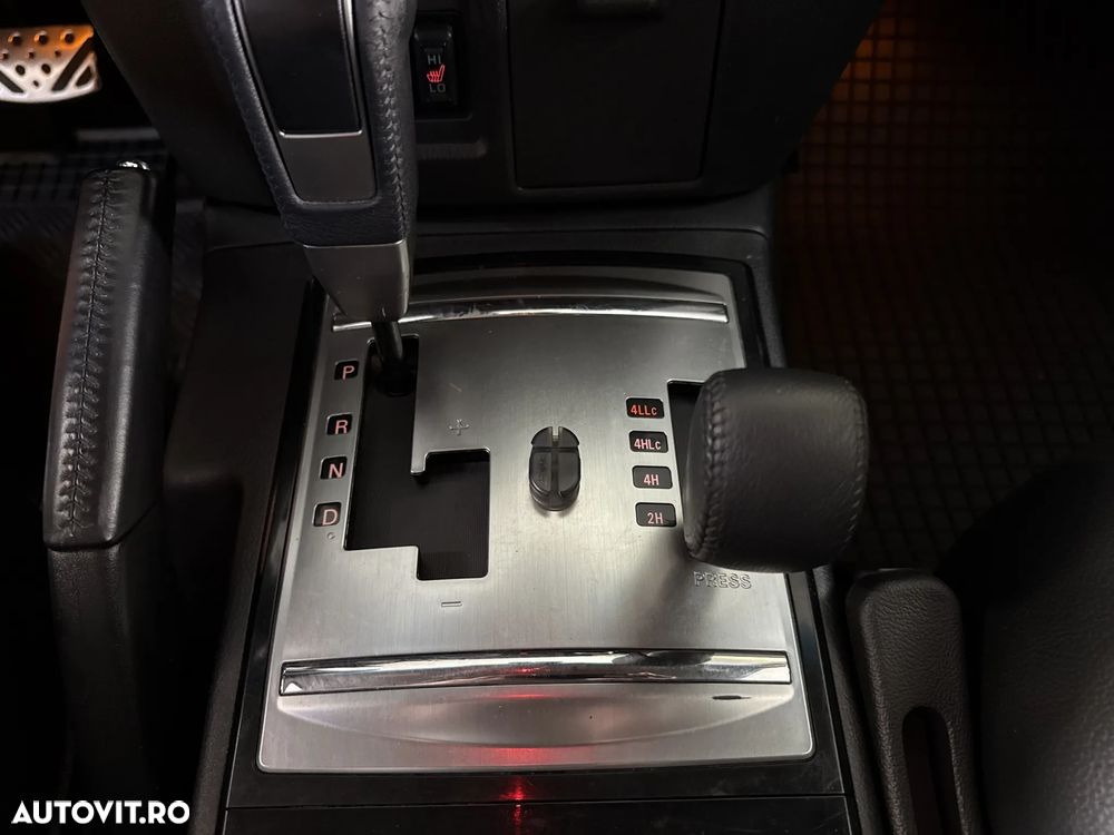 Mitsubishi Pajero - 18