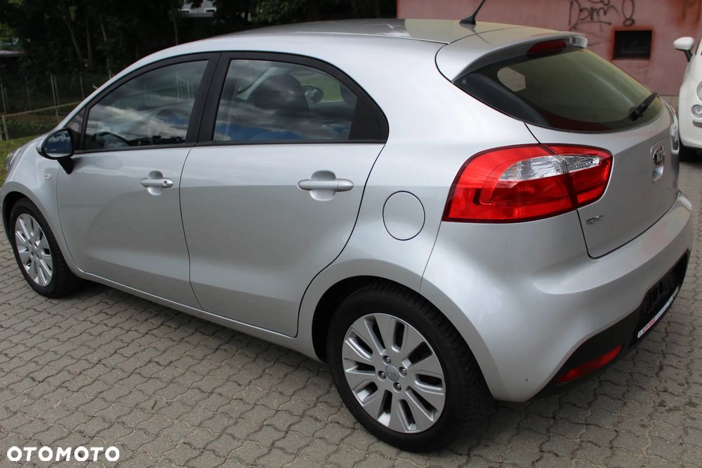 Kia Rio - 11