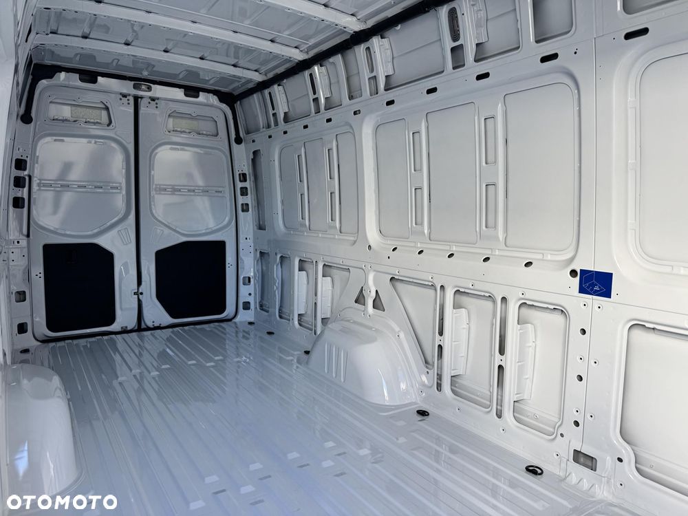 Mercedes-Benz Sprinter - 9