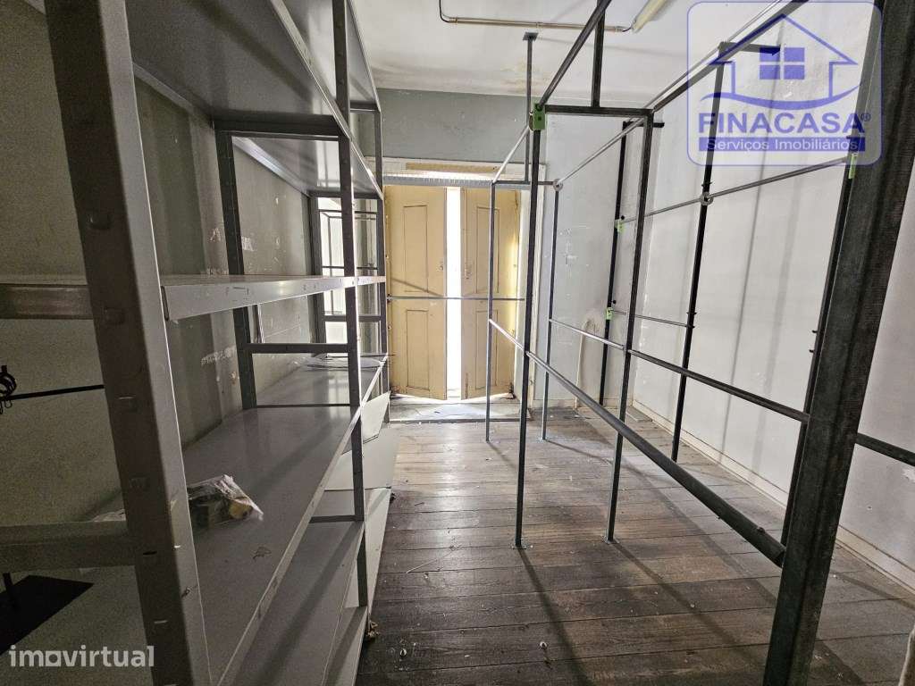 Prédio com 2 habitações e 1 loja de comércio - Baixa de Setúbal - Grande imagem: 4/18