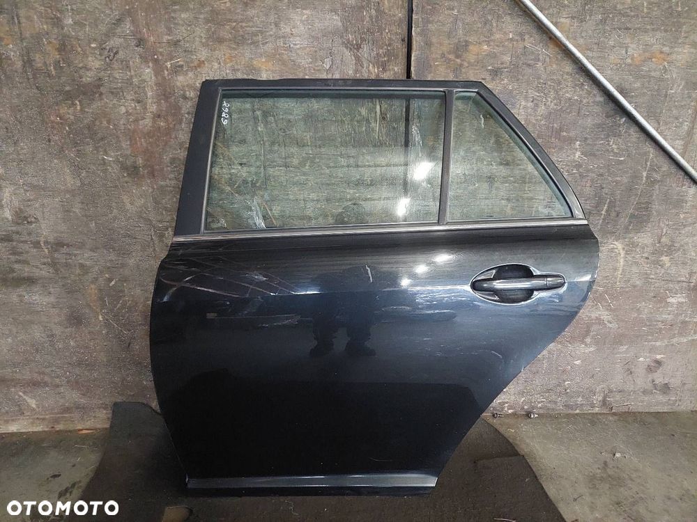 DRZWI KOMPLETNE LEWY TYŁ TOYOTA AVENSIS T25 KOMBI 209 - 1