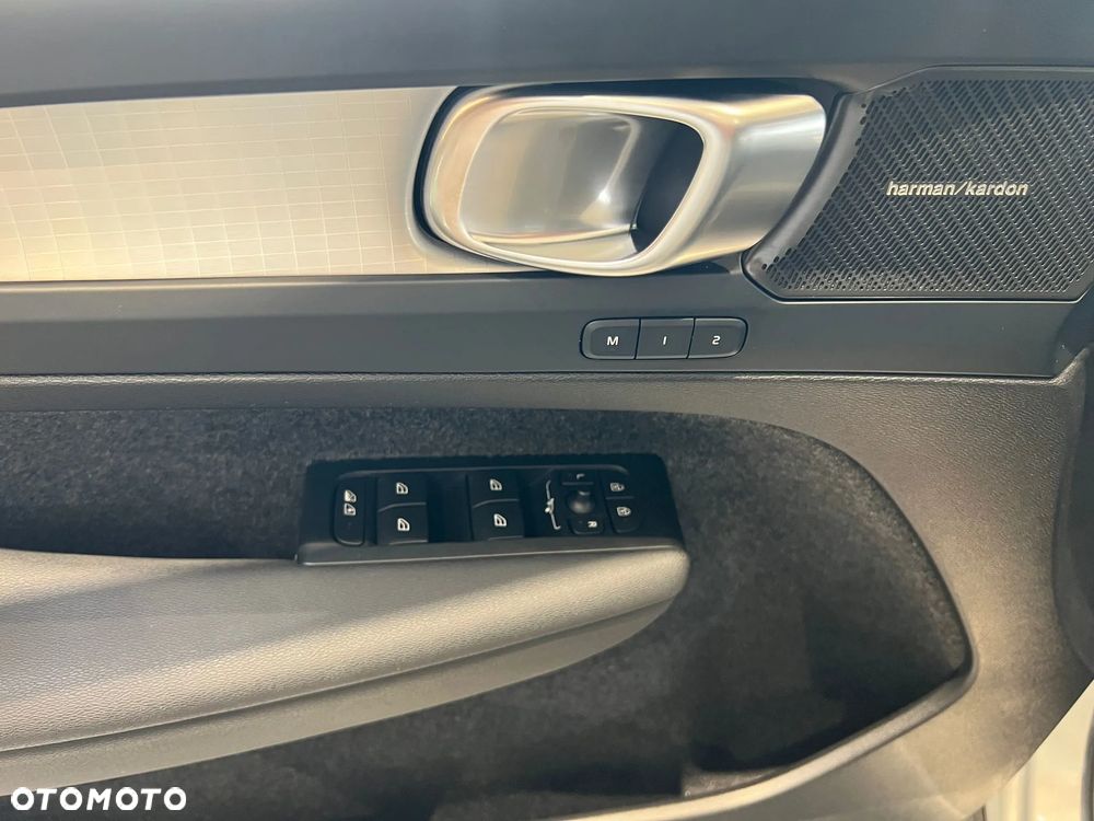 Volvo XC 40 B4 AWD Plus Dark - 28