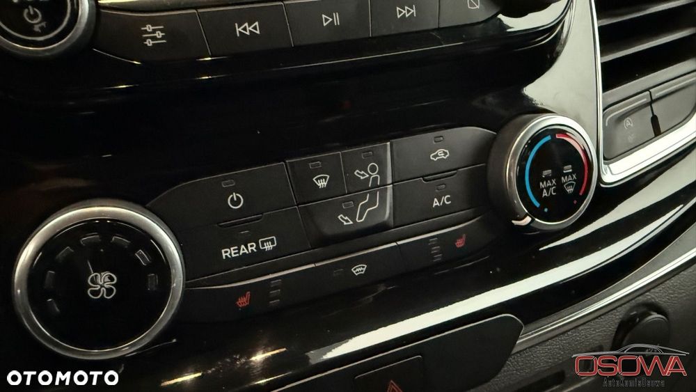 Ford Tourneo Custom - 16