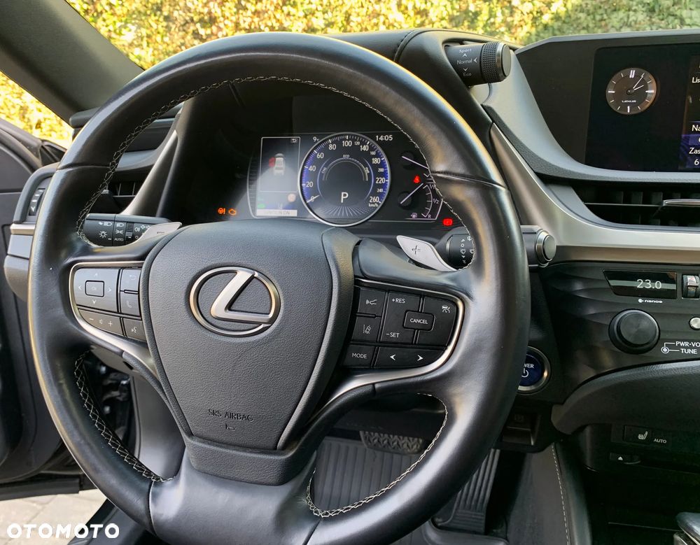 Lexus ES 300h Business Edition - 17