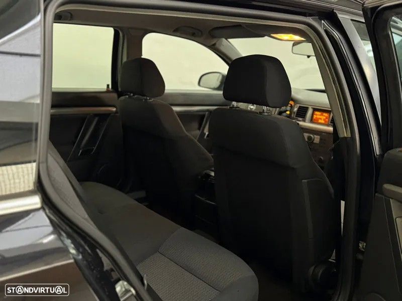 Opel Vectra Caravan 1.9 CDTi Executive - 18