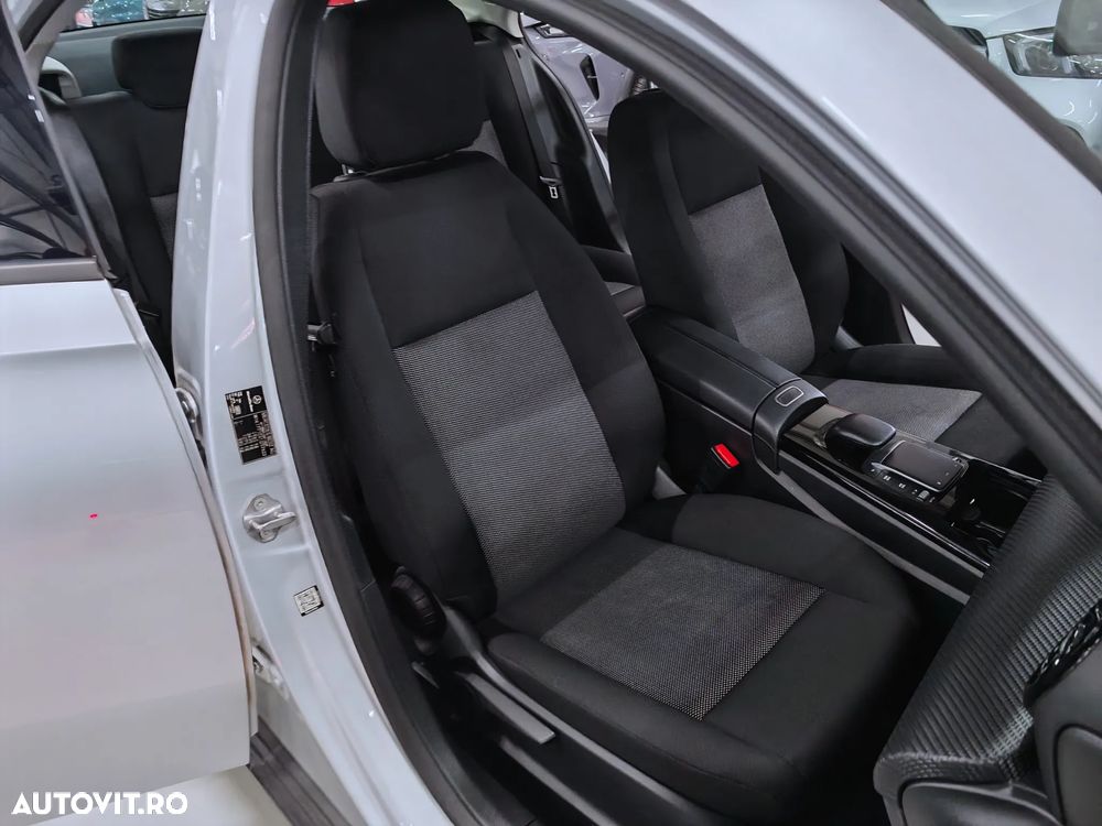 Mercedes-Benz A 180 d Sedan 7G-DCT - 10