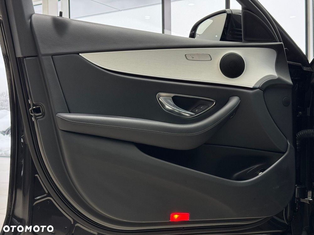 Mercedes-Benz Klasa E 220 d 4-Matic AMG/Avantgarde - 12