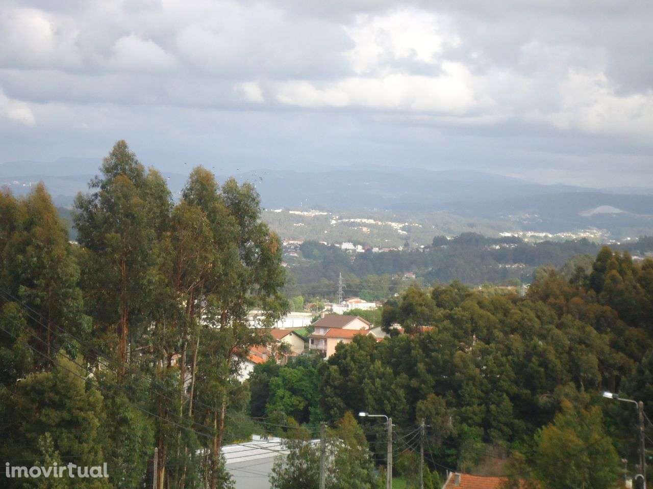 Terreno para moradia de 4 frentes ou armazém em Argoncilhe - Grande imagem: 2/5