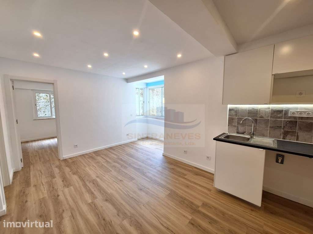 T2 Totalmente remodelado a 5 minutos de Lisboa - Grande imagem: 2/16