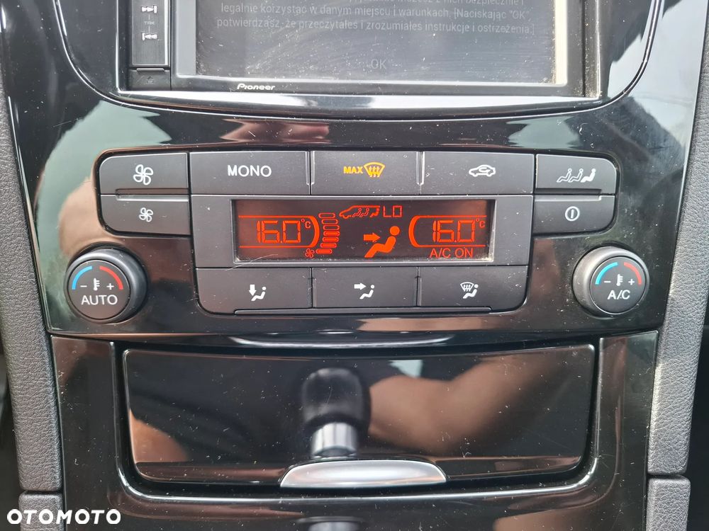 Ford Galaxy 2.0 TDCi Ghia - 26