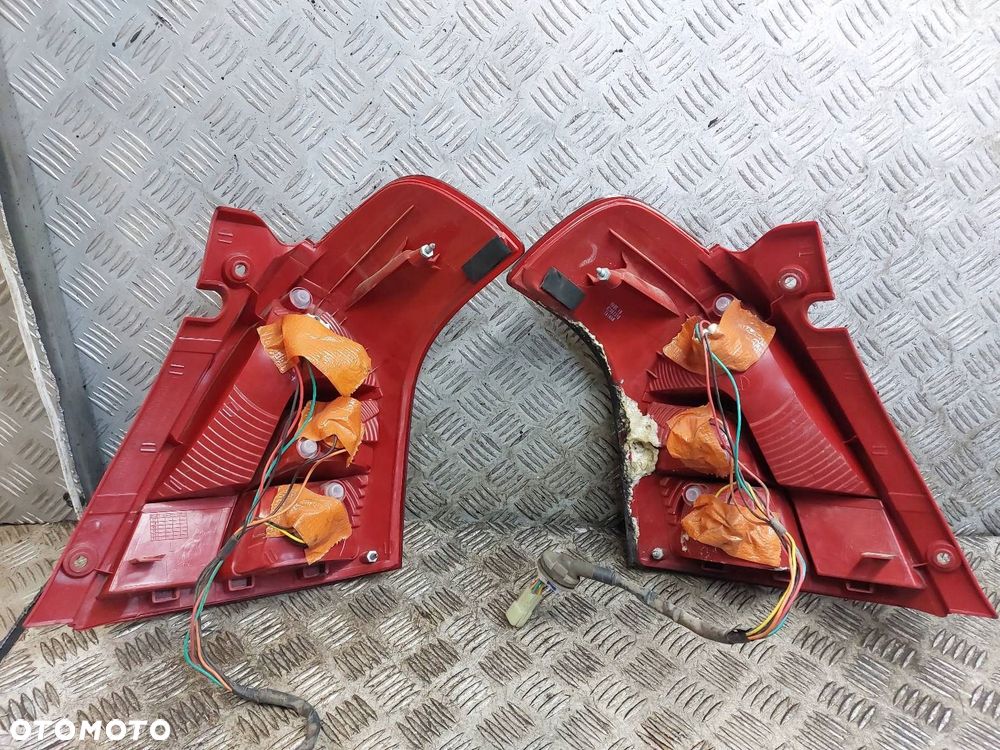 LAMPA LEWY TYŁ + PRAWY TYŁ SUZUKI SWIFT IV HB 5D 04-10  TYC - 6