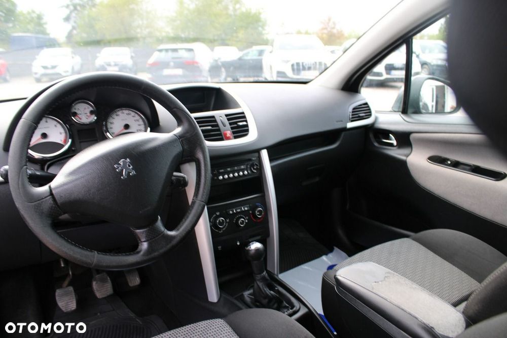 Peugeot 207 - 13