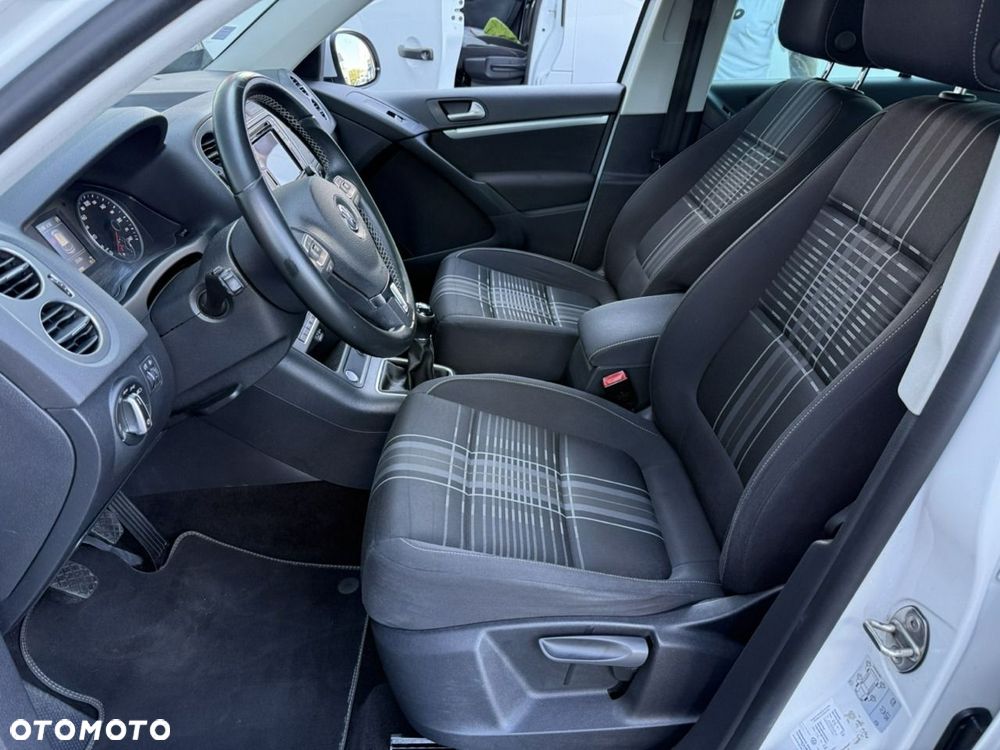 Volkswagen Tiguan 2.0 TDI DPF BlueMotion Technology Lounge Sport & Style - 23