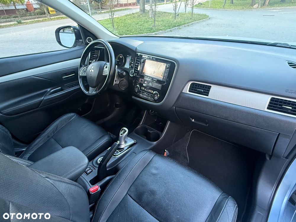 Mitsubishi Outlander 2.0 4WD Top - 27