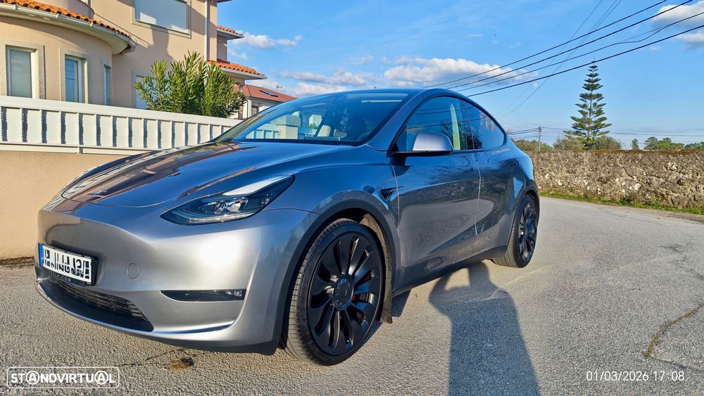 Tesla Model Y Performance Tração Integral - 27