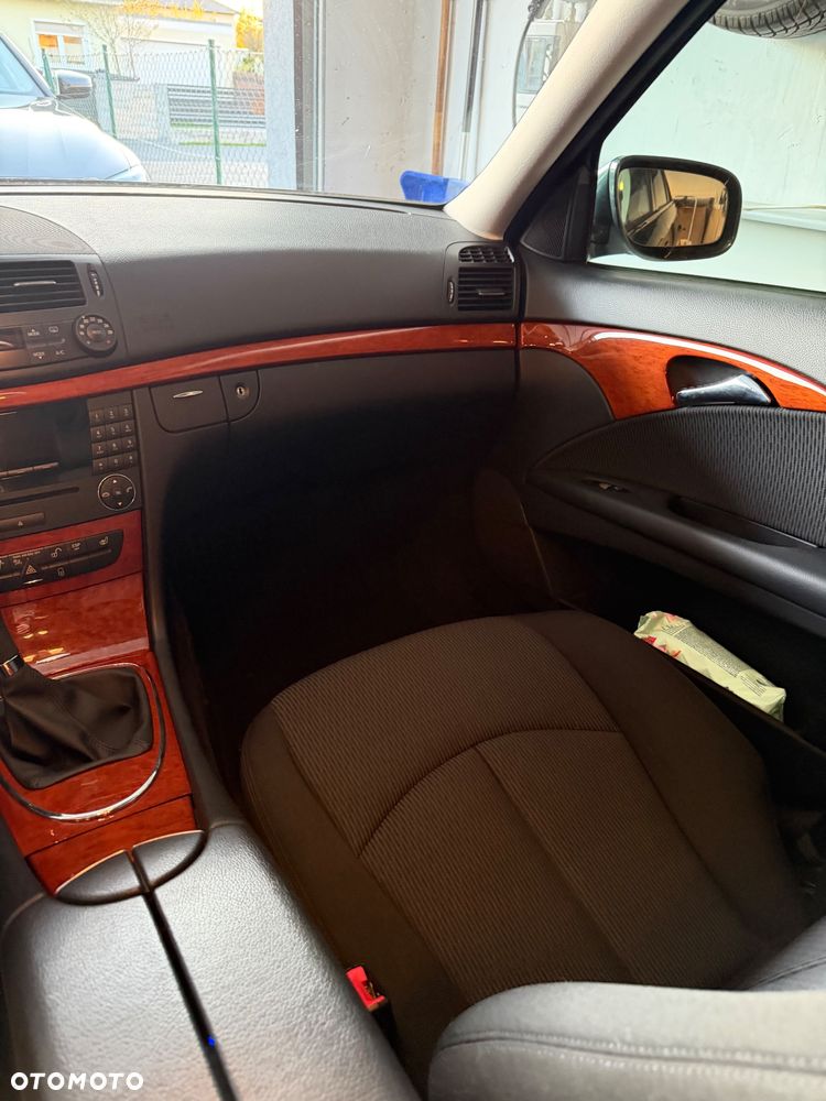 Mercedes-Benz Klasa E 200 CDI Classic DPF - 21