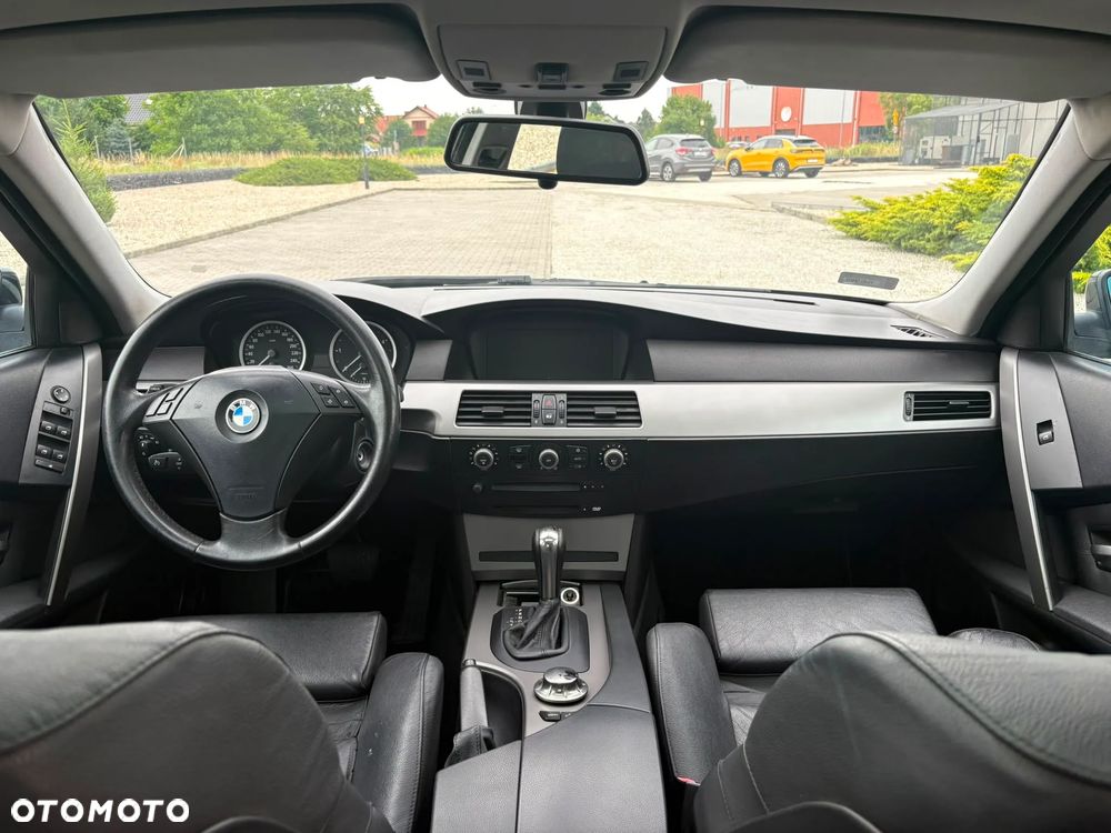 BMW Seria 5 525d - 28