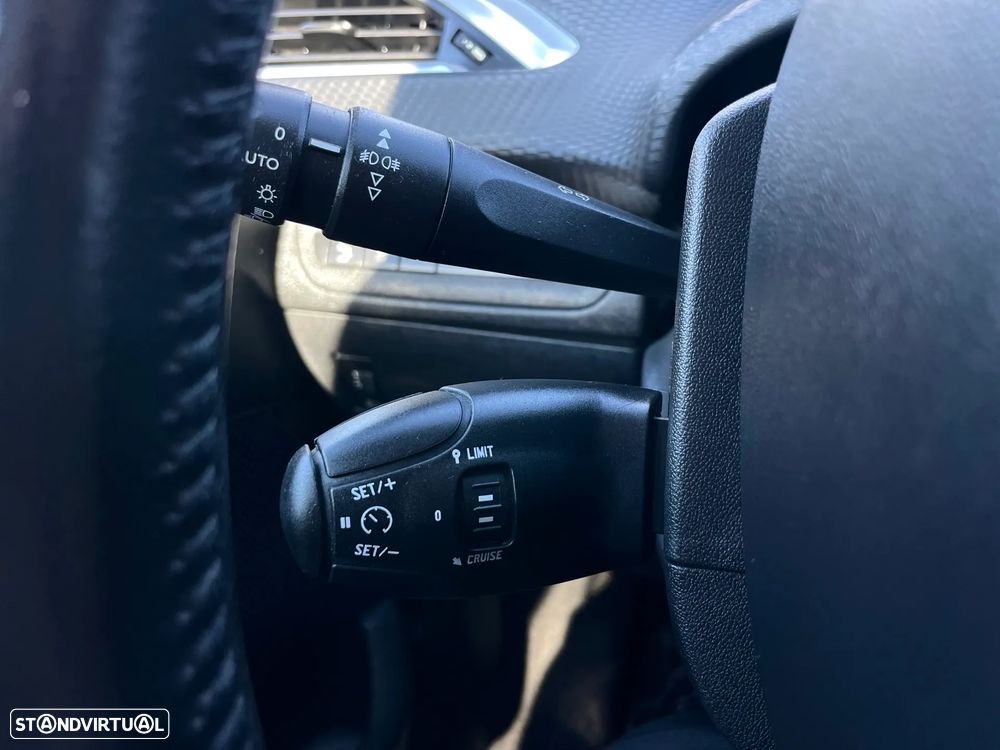 Peugeot 208 1.6 BlueHDi Style - 19