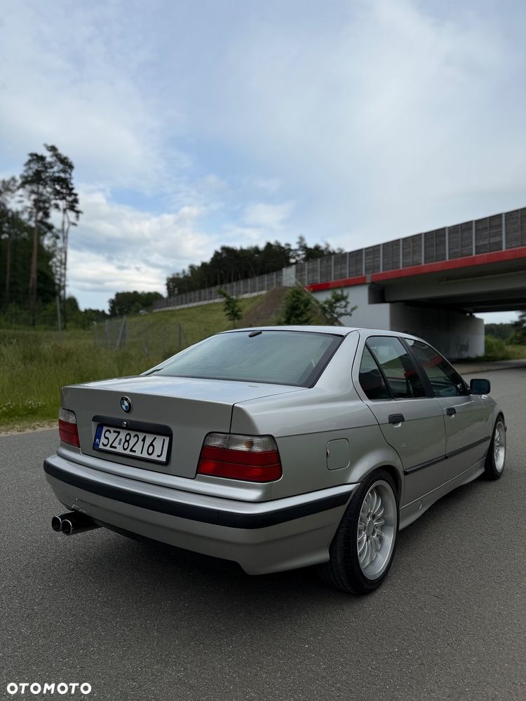 BMW Seria 3 320i - 30