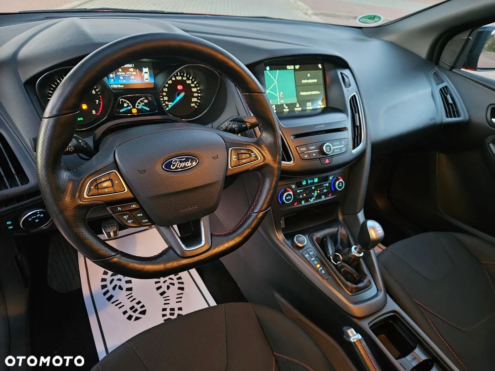 Ford Focus 1.5 EcoBoost ST-Line - 11