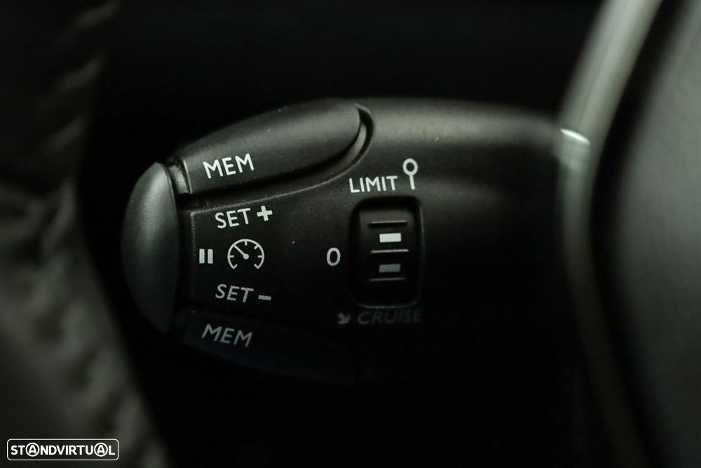 Peugeot 2008 1.2 PureTech Allure - 18