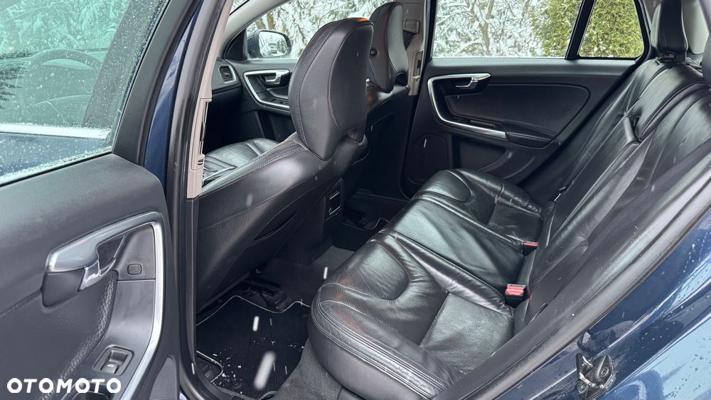 Volvo V60 D4 Momentum - 12