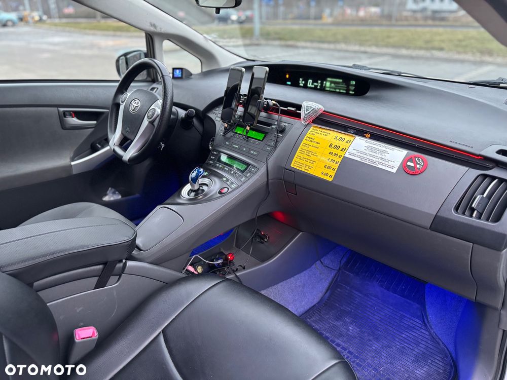 Toyota Prius (Hybrid) Comfort - 11