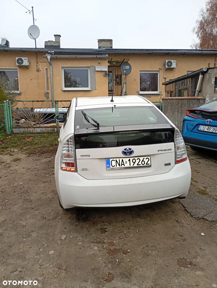 Toyota Prius - 4