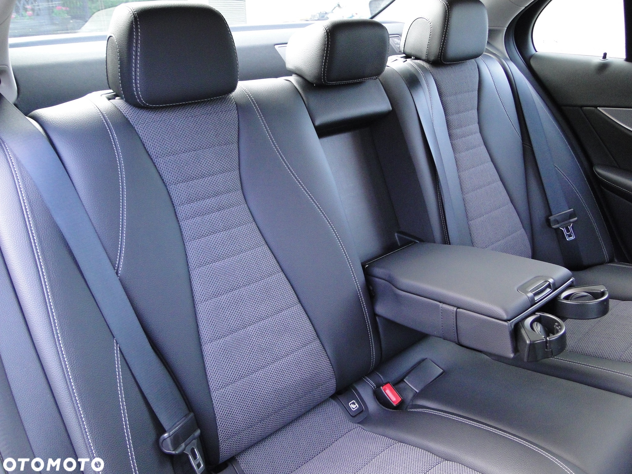 Mercedes-Benz Klasa E 250 9G-TRONIC Avantgarde - 14