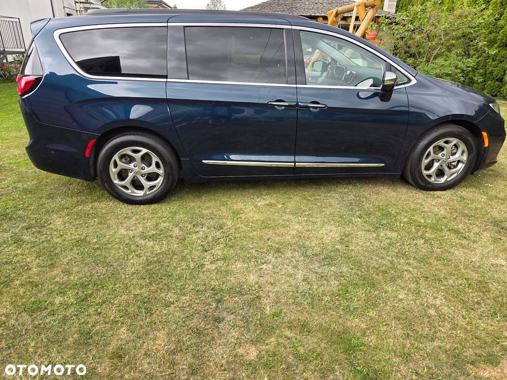 Chrysler Pacifica - 2