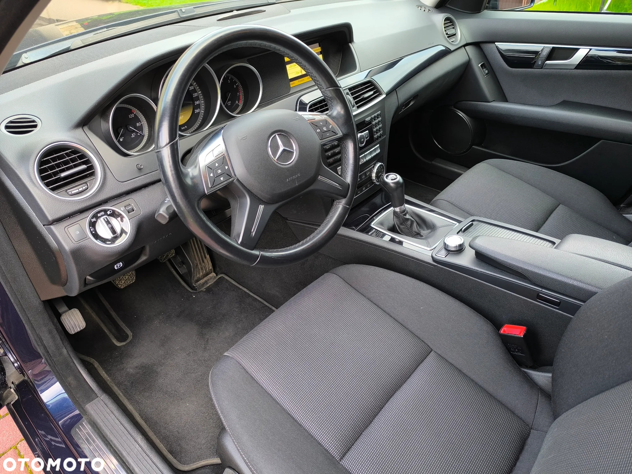 Mercedes-Benz Klasa C 200 CGI BlueEFFICIENCY - 14