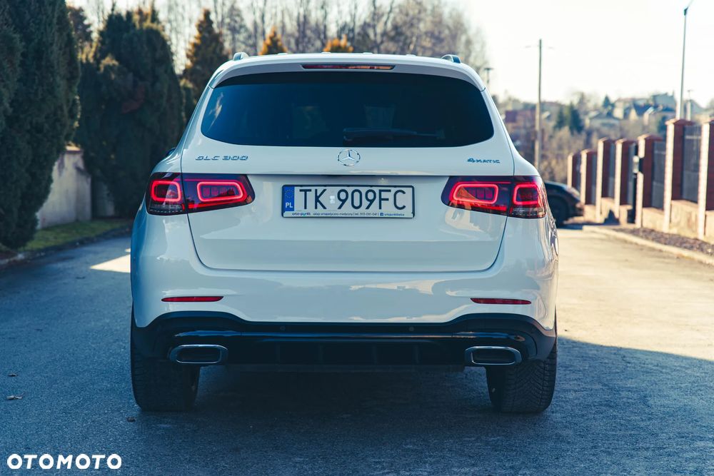 Mercedes-Benz GLC 300 4Matic 9G-TRONIC AMG Line Plus - 10