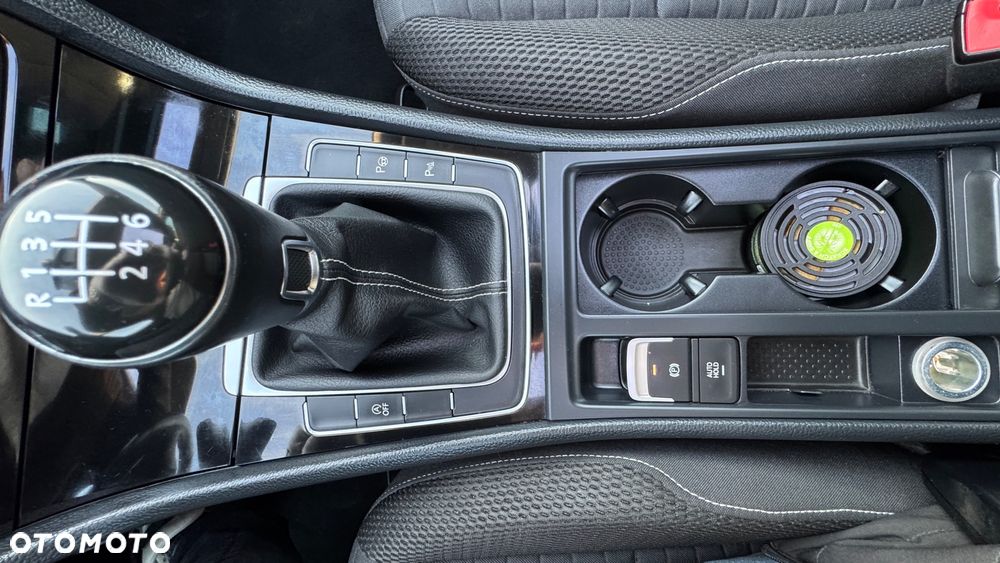 Volkswagen Golf 2.0 TDI BlueMotion Technology Cup - 24